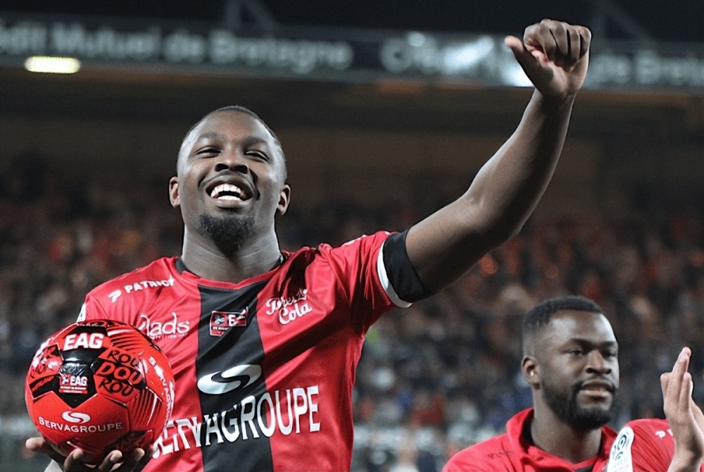 圣保利升班马表现惊艳,德甲处子赛季屡造冷门    圣保利升班马表现惊艳,德甲处子赛季屡造冷门