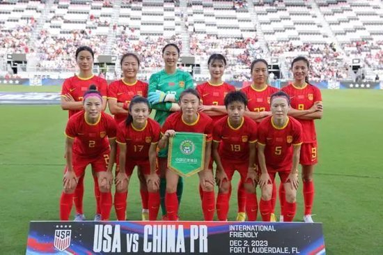  汉堡足球俱乐部试点性别平等政策，女足队员获同等训练资源  